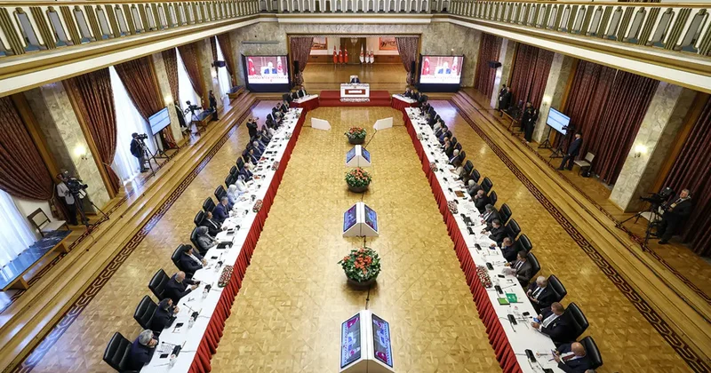 Son dakika Terörsüz Türkiye de kritik aşama: AK Parti den muhalefete çerçeve yasa bilgilendirmesi