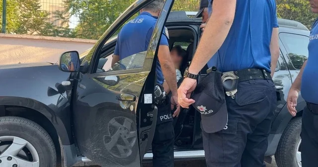 Kendisine zarar verdiğini ihbar eden kadın, araçta fenalaşmış halde bulundu Ekiplere kendisine zarar vermediğini ancak fenalık geçirdiğini söylen kadın hastaneye götürüldü Burdur Haberleri Habertürk Yerel Haberler