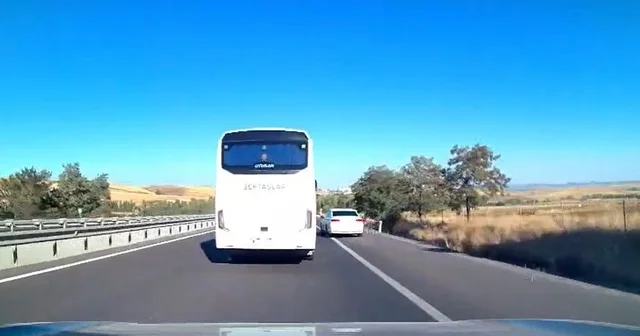 Güvenlik şeridini ihlal edip makas atan otomobil trafiği tehlikeye düşürdü Eskişehir Haberleri Habertürk Yerel Haberler