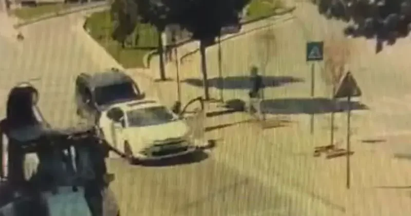 Zeytinburnu nda yolun karşısına geçen yayayı darbeden sürücü yakalandı