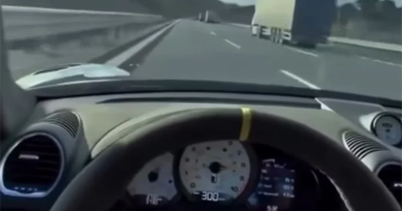Lüks araçla otoyolda 300 km hız yaptı, sosyal medyada yayınlayınca yakayı ele verdi Sözcü Gazetesi