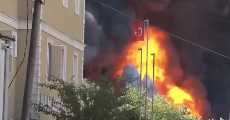 Tuzla da fabrika yangını! Çok sayıda ekip sevk edildi