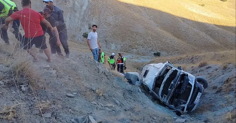 Elazığ’da minibüs uçuruma yuvarlandı: Yaralılar var