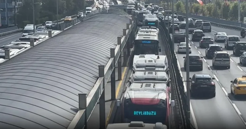 Mecidiyeköy’de arızalanan metrobüs yoğunluğa neden oldu