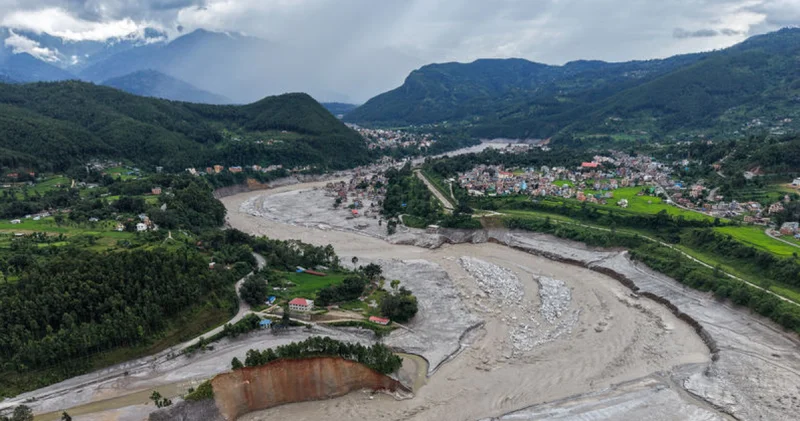 Nepal de can kaybı yükseliyor! Bölgedeki yıkım görüntülendi Dış Haberler