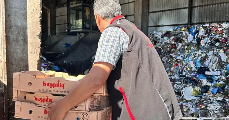 Sakarya Adapazarı nda gıda denetiminde tarihi geçmiş 140 kilo tavuk kanat imha edildi