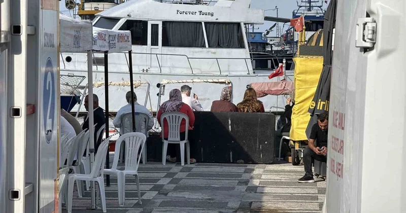 Silivri deki gemi kazasında 10 kayıp için arama sürüyor, yakınları bekleyişte