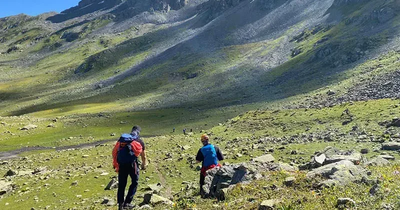 Rize de yaylada kaybolup mahsur kalan Avusturyalı turisti ekipler kurtardı