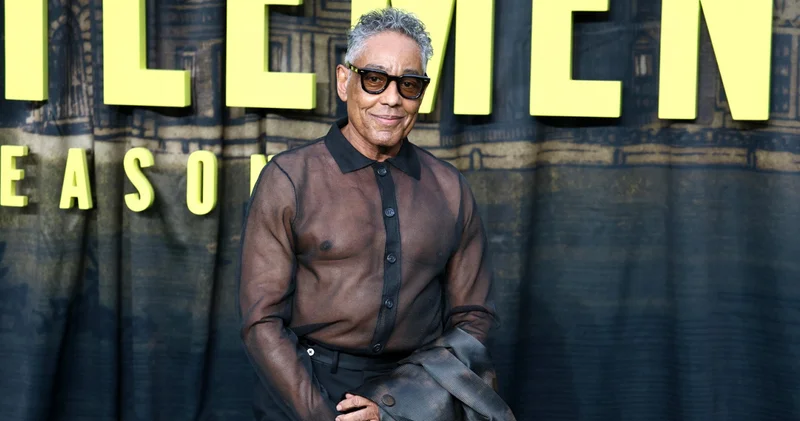 Giancarlo Esposito nun galada şeffaf tarzı
