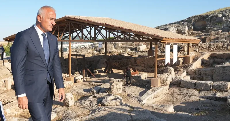 Bakan Ersoy Adıyaman da! Deprem hasar gören cami ve türbe yeniden hayat buldu