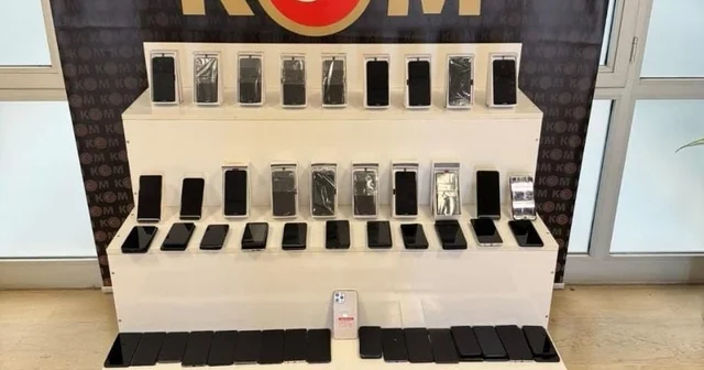 Muş ta kaçakçılık operasyonu: 98 adet cep telefonu, 11 adet tablet ve 20 kilo nargile tütünü ele geçirildi Muş Haberleri Habertürk Yerel Haberler