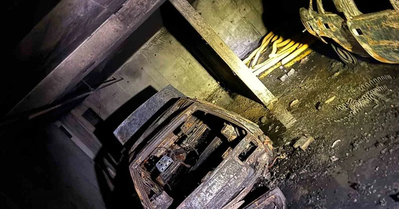 Esenyurt ta otopark yangını öncesi iki çocuğun kartonla girdiği anlar kamerada