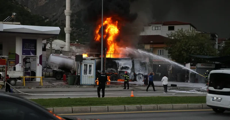 Denizli de akaryakıt istasyonunda tanker yangını: Ekipler müdahale ediyor