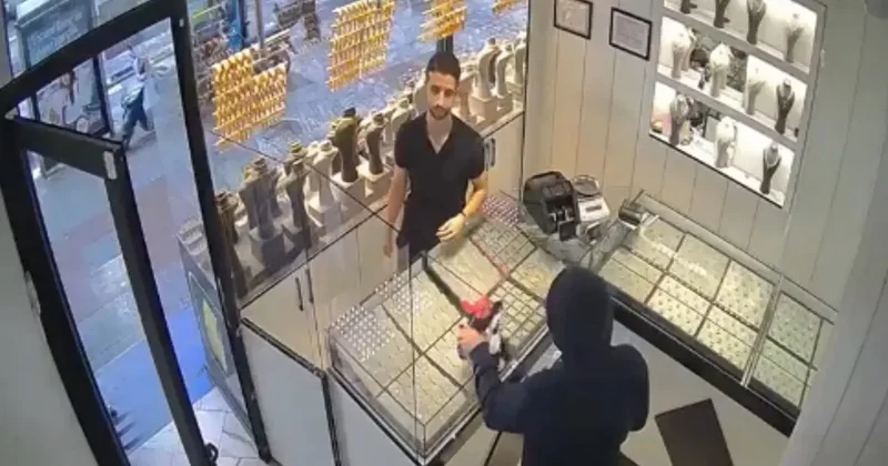 Bir garip soygun girişimi: Kuyumcuyu soyacaktı, tuzağa düştü