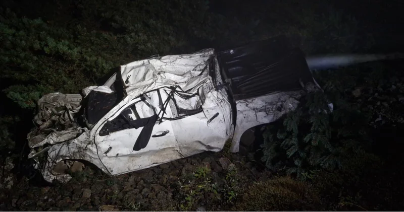 SON DAKİKA HABERİ: Artvin de araç 300 metre yuvarlandı! Baba öldü, iki çocuk yaralı