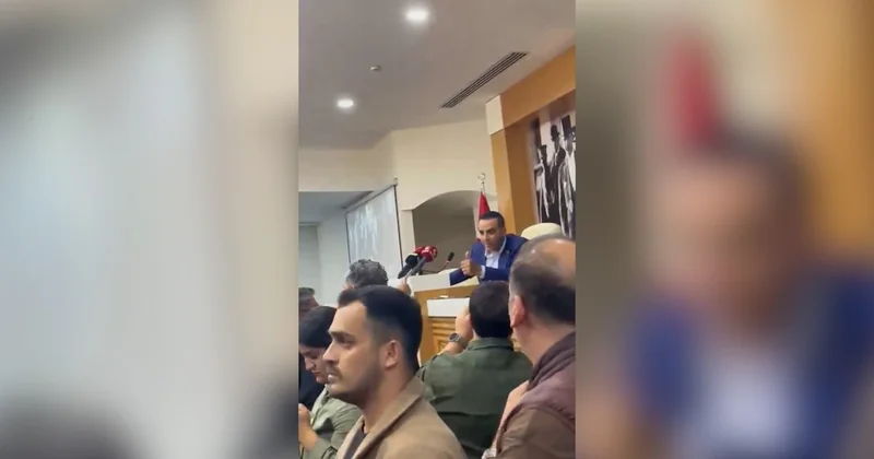 CHP den AKP ye geçen belediyenin ilk toplantısında kavga çıktı: Başkana su şişesi fırlatıldı Sözcü Gazetesi