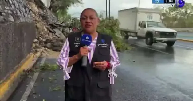 Canlı yayında dehşet anları: Meksika da kontrolden çıkan araç gazetecileri böyle ezdi