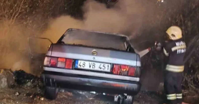 Bodrum’da kaza yapan otomobil alev aldı