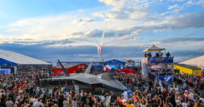 Türk Yıldızları ndan TEKNOFEST Güneydoğu da nefes kesen gösteri uçuşu
