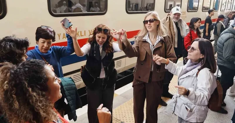 Turistik Karaelmas Ekspresi yolcularını Madenci Korosu coşkuyla karşıladı