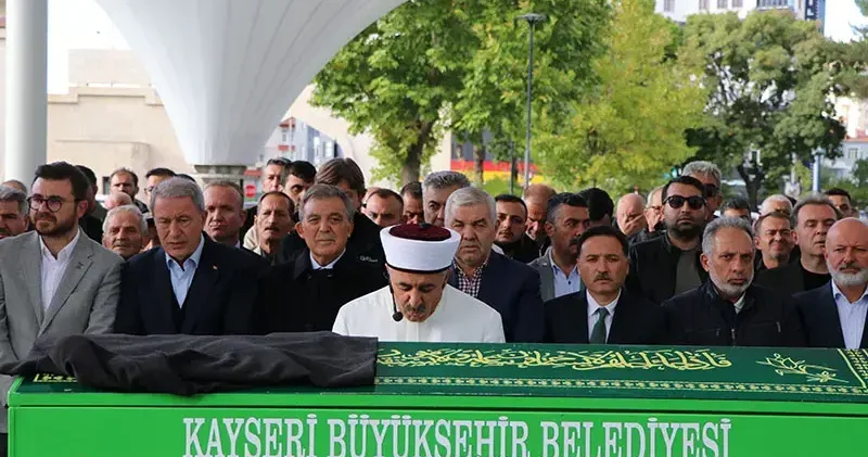 11’inci Cumhurbaşkanı Abdullah Gül, amcasının cenazesine katıldı