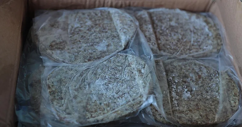 Soğuk zincire aykırı taşınan etler otobüs bagajından çıktı