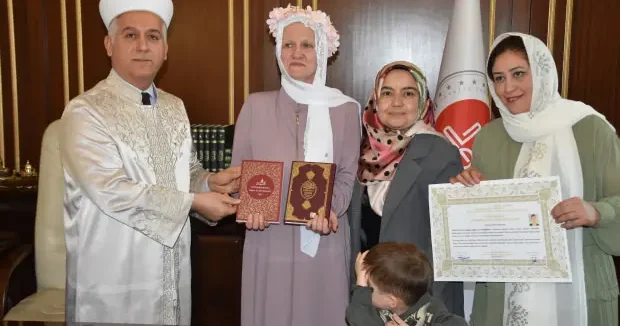 Gaziantep haberleri Alman kadın, Kur an ı Kerim den etkilenerek Müslüman oldu 03 Aralık 2025