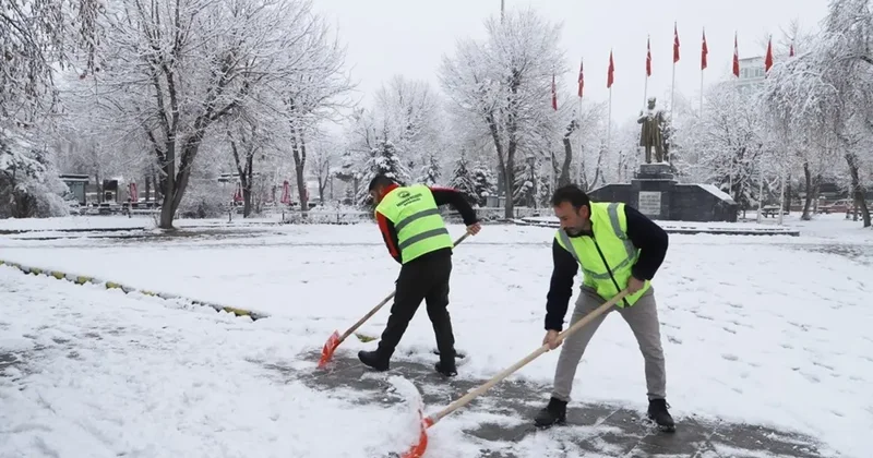 Ardahan’da belediyeden karla mücadele