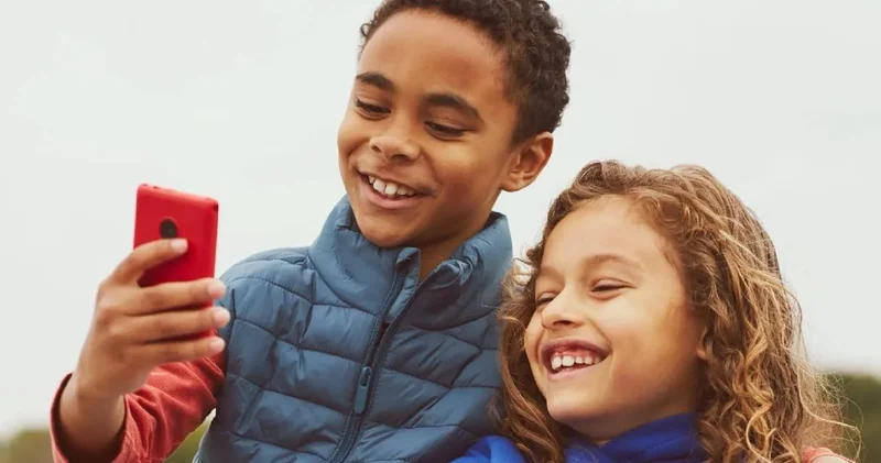 Ebeveynler derin bir oh çekecek! Çocuklar için mini akıllı telefonlar geliyor