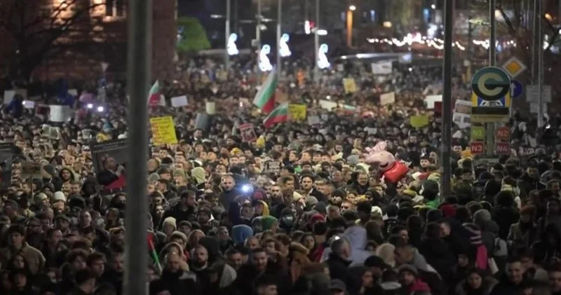 Komşuda vergi isyanı! Halk ayaklandı hükümet geri adım attı