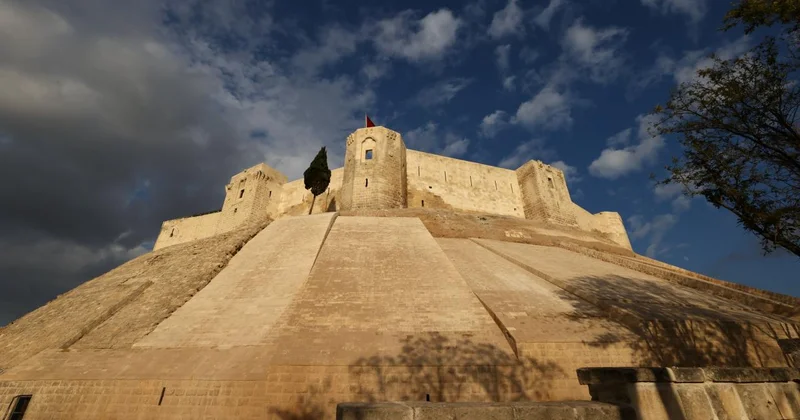 Depremde hasar gören Gaziantep Kalesi nin restorasyonu tamamlandı