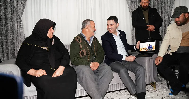 Deprem sonrası çadır önünde ağlarken görüntülenmişlerdi... Bakan Kurum dan Koyunlu çiftinin yeni evine ziyaret