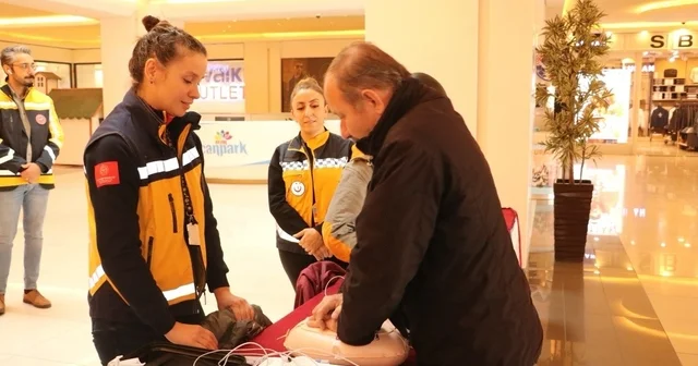 Vatandaşlara OED cihazı ve ilk müdahale eğitimi verildi Erzincan Haberleri