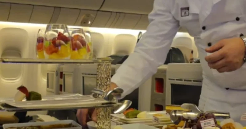 THY uçağında şef koltukların arasına girdi, çorba tarifi verdi Sözcü Gazetesi