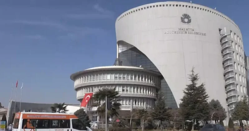 AKP li belediye halkı aylarca hasarlı binaya sokmuş! Tesadüfen öğrendik diye itiraf etti