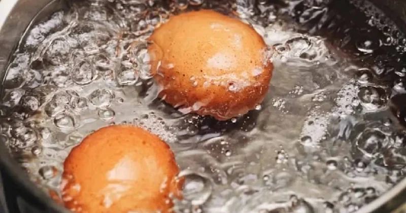 Haşlanmış yumurtalara bunu yapan yandı: Hemen hemen herkes yapıyor Sözcü Gazetesi