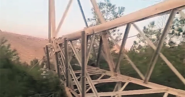 Şanlıurfa da direk hırsızları bölgeyi elektriksiz bıraktı Şanlıurfa Haberleri