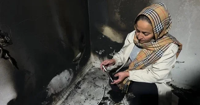 Şarja takılı olan telefon patladı: Çığlık seslerine uyandı! Aile ölümden döndü: Evime giremiyorum, ağır bir koku var