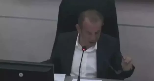 Tanju Özcan Umre ye gideceğim diyerek helallik istedi! Meclis te ilginç anlar yaşandı