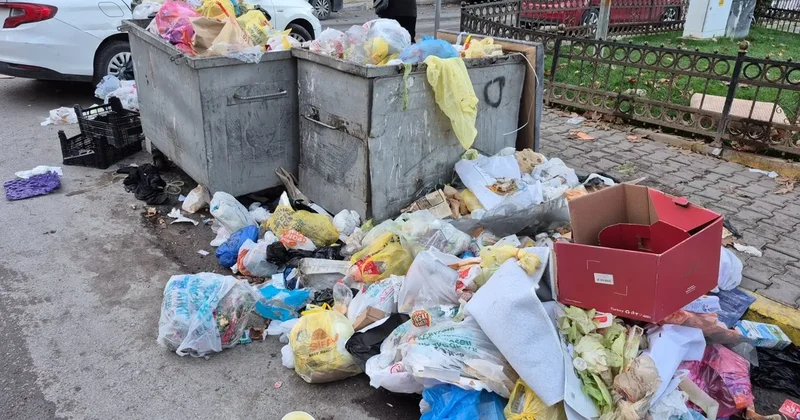 CHP li belediyede bilindik manzaralar! Vatandaş çöp dağlarına isyan etti: Pislikten geçilmiyor