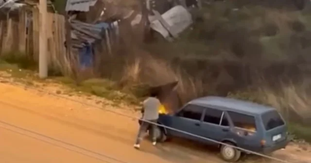 Alev alev yanan aracını kovayla su döküp söndürdü Bolu Haberleri