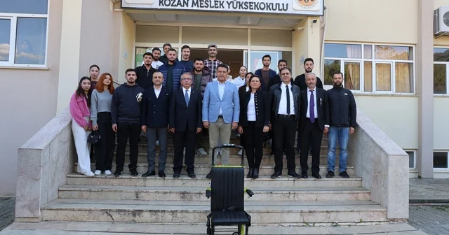 Kozan Meslek Yüksekokulu nun merdivenlerindeki engel belediye işbirliği ile kaldırıldı Adana Haberleri