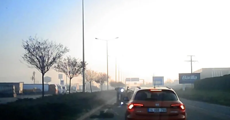 Makas manevrası kaza getirdi: Otomobil işte böyle devrildi