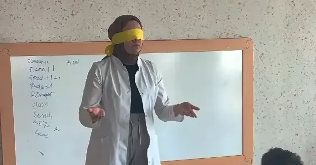 Öğretmenler 3 Aralık Dünya Engelliler Günü için gözlerini bağladı VİDEO İZLE