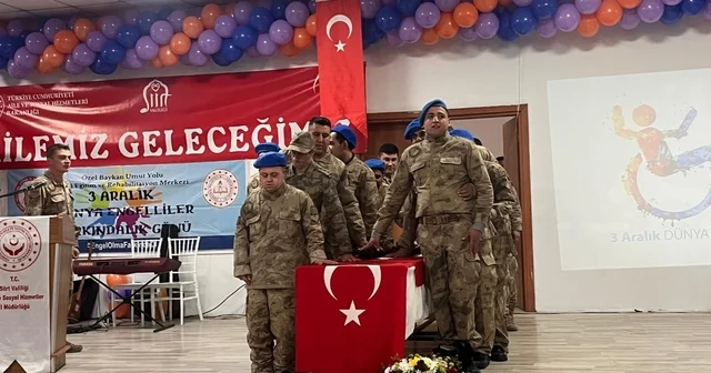 Özel bireyler askeri kamuflaj giyerek yemin törenine katıldı Vali Kızılkaya: Engelleri aşmak sevgi ve hoşgörü anlayışıyla mümkündür Siirt Haberleri