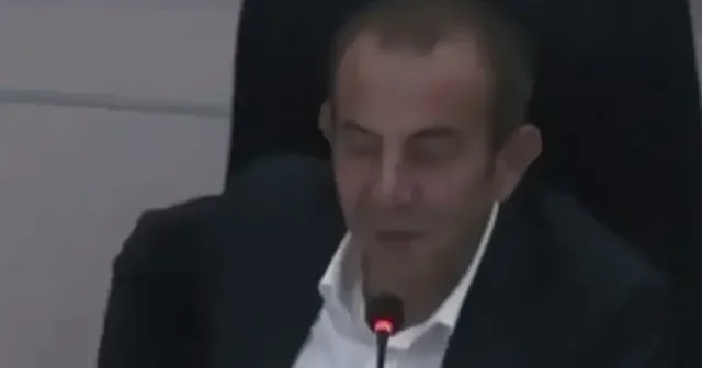 Umreye gideceğini söyleyen Tanju Özcan helallik isteyince meclis salonu sessizliğe büründü VİDEO İZLE