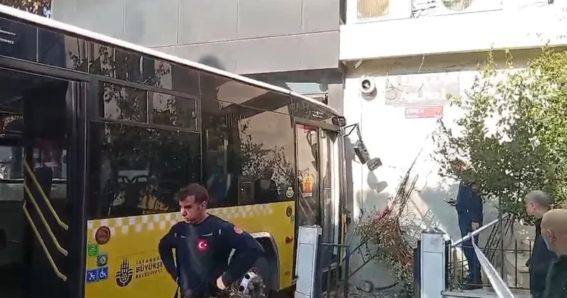 Üsküdar da İETT otobüsü börekçiye daldı! Sözcü Gazetesi