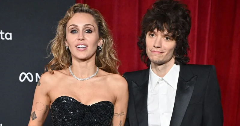 Miley Cyrus ile Maxx Morando nişanlandı magazin haberleri