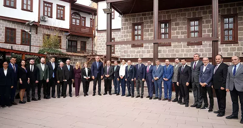 Bakan Ersoy: Yurt dışına ihraç edilen dizileri destekleyeceğiz