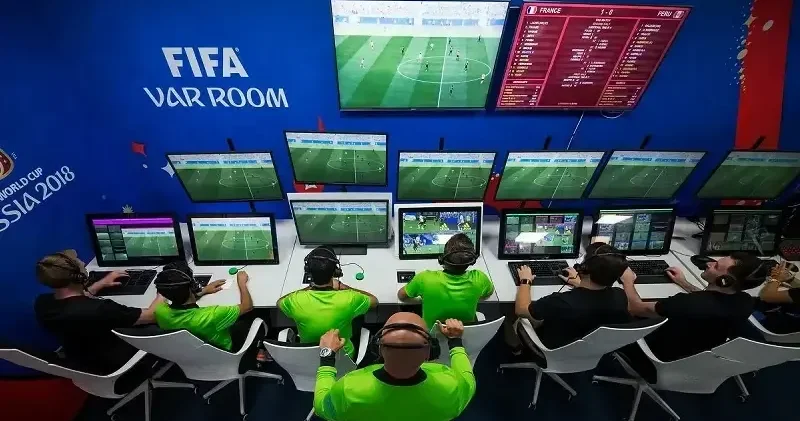 VAR ın yetki alanı genişliyor: Artık bu kararlara da müdahale edebilecek Futbol Haberleri